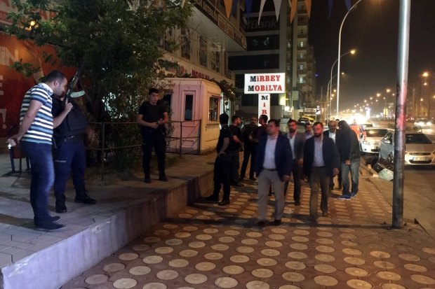 AK Parti binasına bombalı saldırı