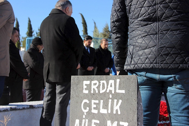 Gazeteci Çelik mezarı başında anıldı