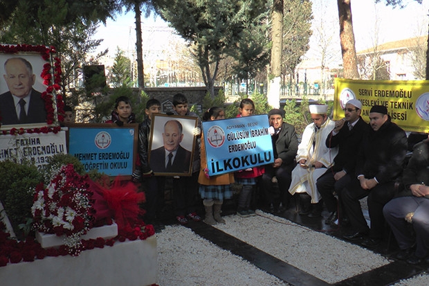 Merhum Erdemoğlu mezarı başında anıldı