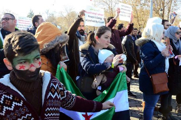 Suriyelilerden Halep protestosu