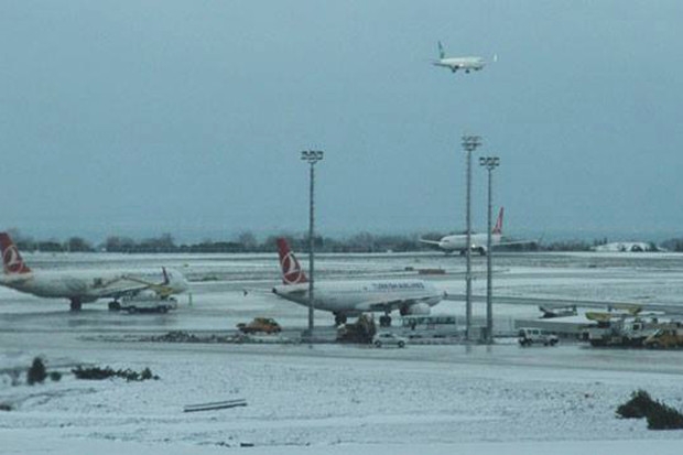 Gaziantep Havalimanı'nda uçuşlar yine iptal edildi