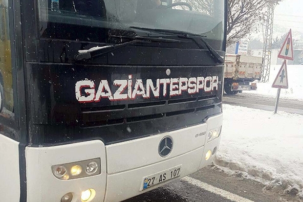 Gaziantepspor kafilesi karda mahsur kaldı