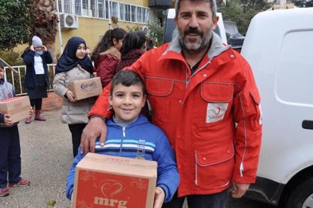 Gaziantep'ten Suriyeli çocuklara şeker gönderdiler