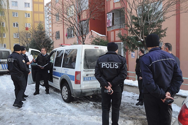 Evine gelen polise ateş açtı, gözaltına alındı