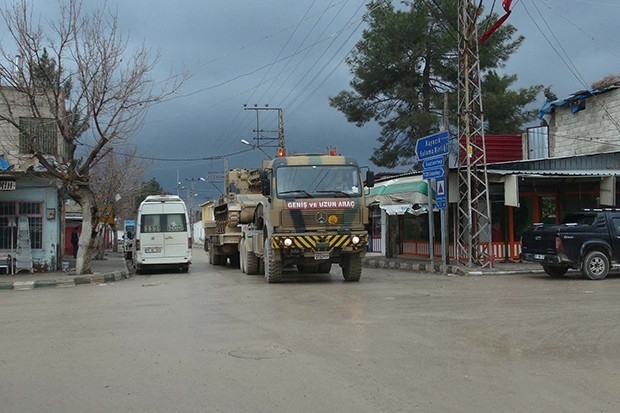 Suriye sınırına askeri sevkıyat sürüyor