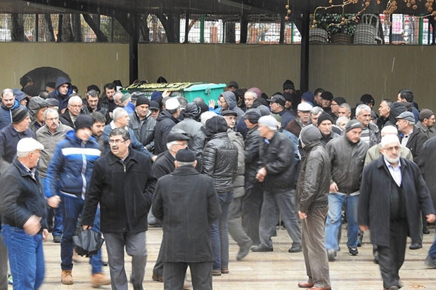 Manisa'da cenaze namazında şok: Polis ekipleri geldi ve...