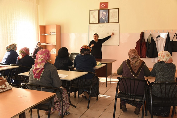 Şahinbey Belediyesi yetim anneleri bilgilendiriyor