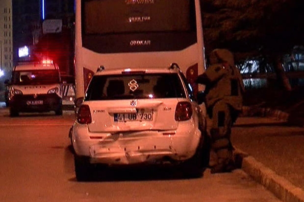 Metro durağı yakınında şüpheli araç alarmı