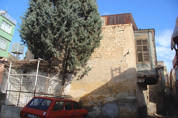 SİT alanındaki tarihi Kilis evleri bir bir yıkılıyor
