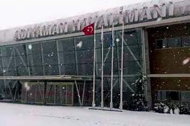 Kar nedeniyle uçak seferleri iptal edildi