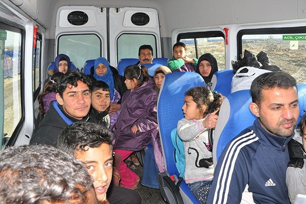 Türkmenler Gaziantep'ten Kahramanmaraş'a sevk ediliyor