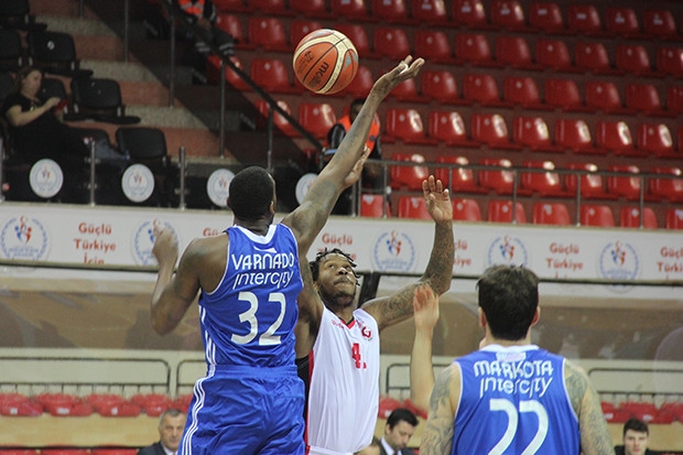Gaziantep Basketbol: 62  İstanbul Büyükşehir Belediyespor: 61