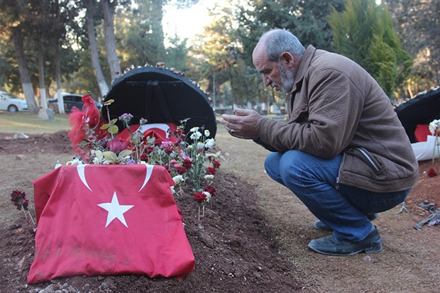 Şehit babası öğretmen evinde kalıyor