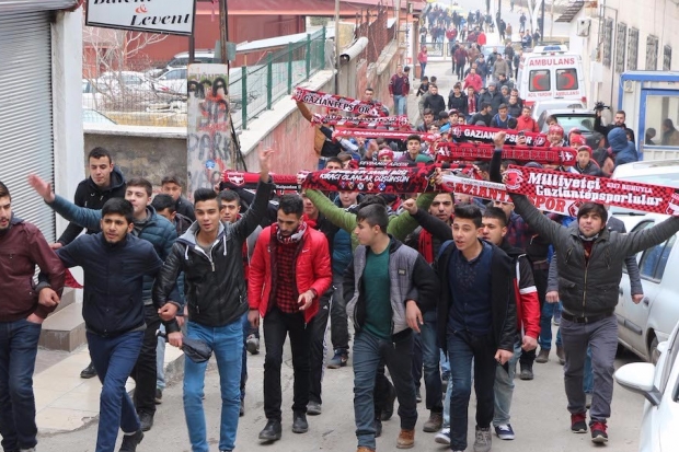 Taraftara polis engeli: 1 gözaltı