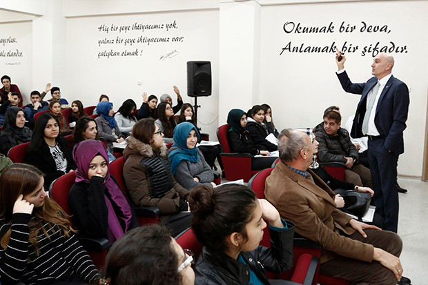 Rektör Yılmaz’dan öğrencilere Kariyer Planlama konulu seminer