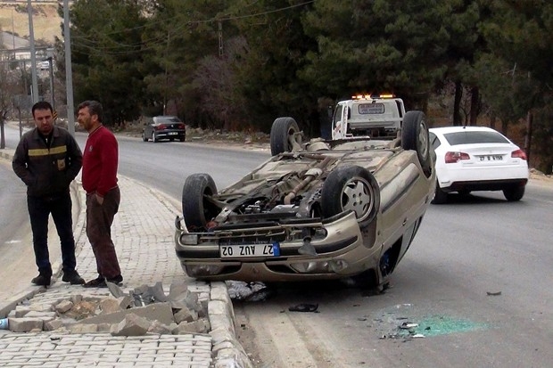 Takla atan araçtan böyle kurtuldu