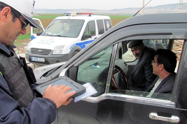 Polis denetimleri devam ediyor