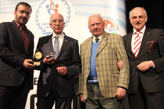 Milli Atlet Dalkılıç ödülünü memleketi Gaziantep'te aldı