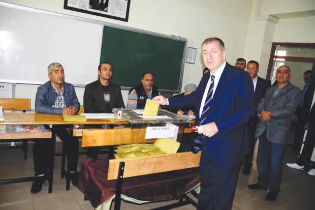 Özdağ oyunu Gaziantep Lisesi’nde kullandı