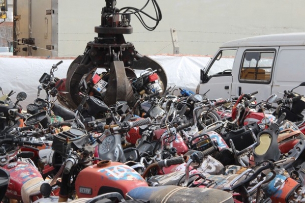 Trafikten men edilen motosikletler geri dönüşüme gönderildi