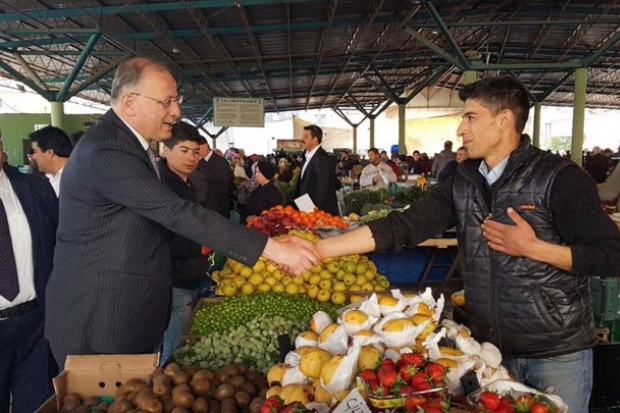 Milletvekili Koçer, Pazar esnafını ziyaret etti