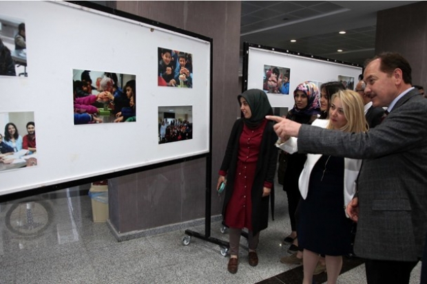 GAÜN öğrencilerinden çocuklara bayram hediyesi