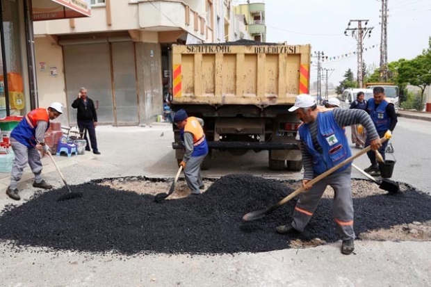 Bozuk ve bakımsız yollar onarılıyor