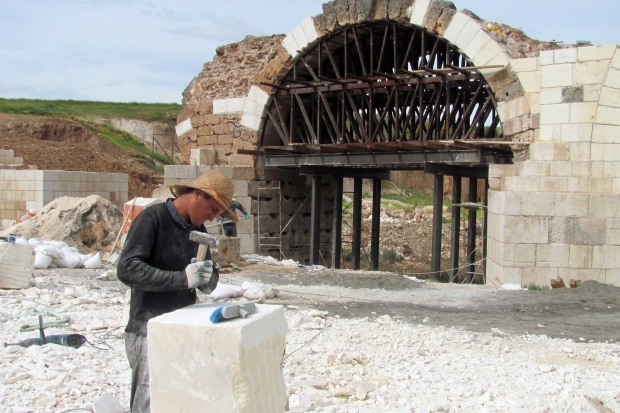 Tarihi köprüde restorasyon devam ediyor