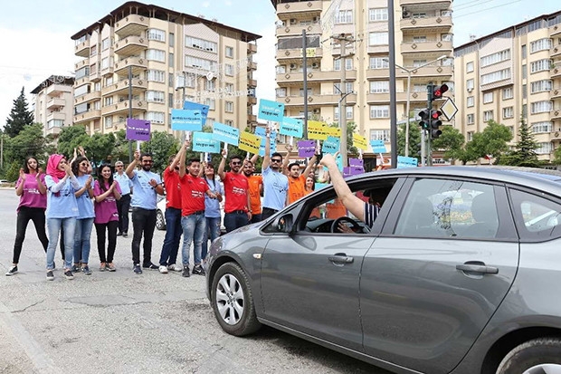 GAÜN’lü öğrencilerden Trafik Farkındalığı Projesi