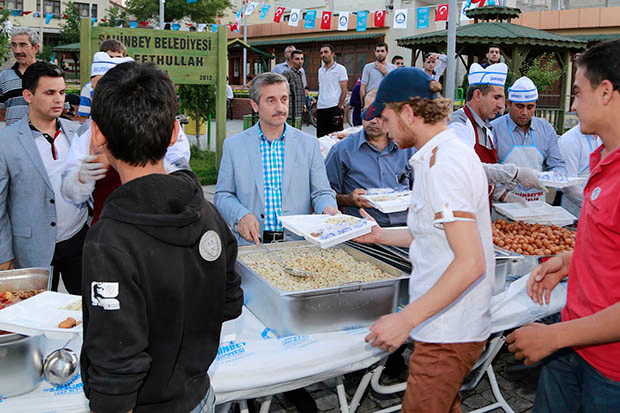 Şahinbey'den 145.000 kişiye iftar yemeği