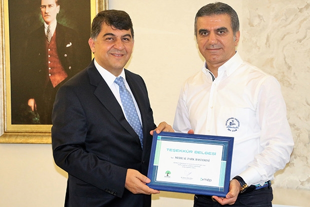 Rıdvan Fadıloğlu’ndan Medicalpark Hastanesi'ne anlamlı ziyaret