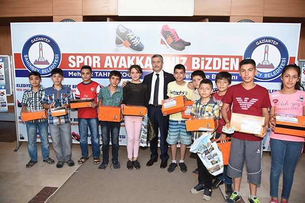 Gençlerden Tahmazoğlu’na teşekkür