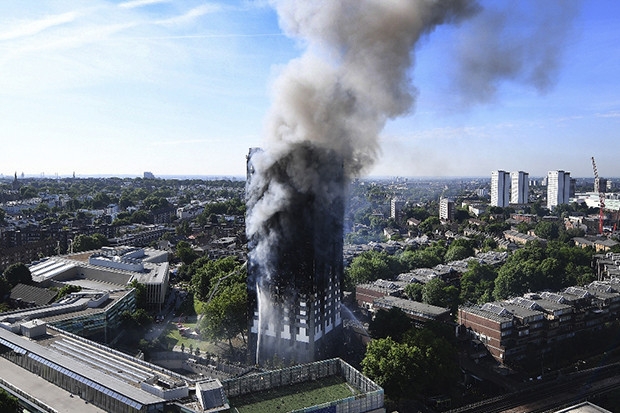 Londra’da yangın dehşeti