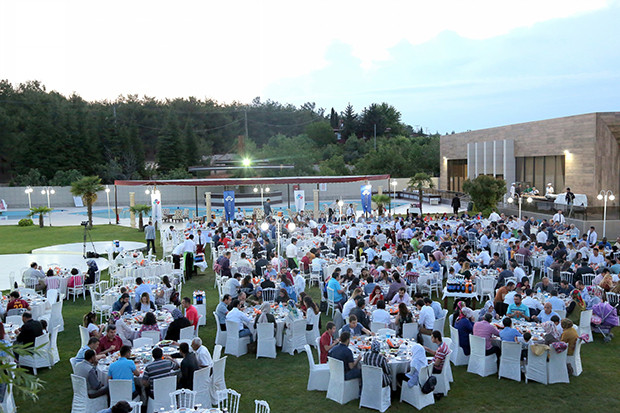 HKÜ personeli iftar yemeğinde bir araya geldi