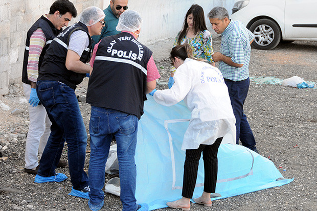 Gölgesinde uyuduğu TIR'ın altında ezilerek öldü