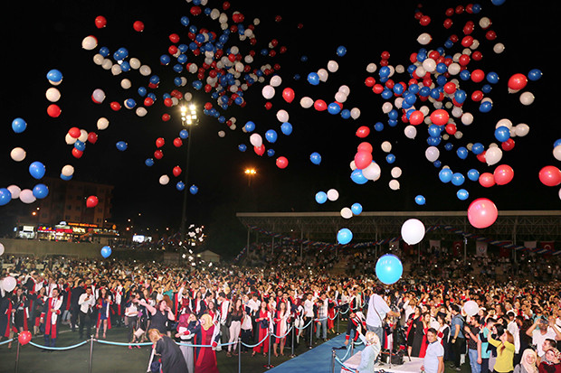 Gaziantep Üniversitesi'nde mezuniyet coşkusu