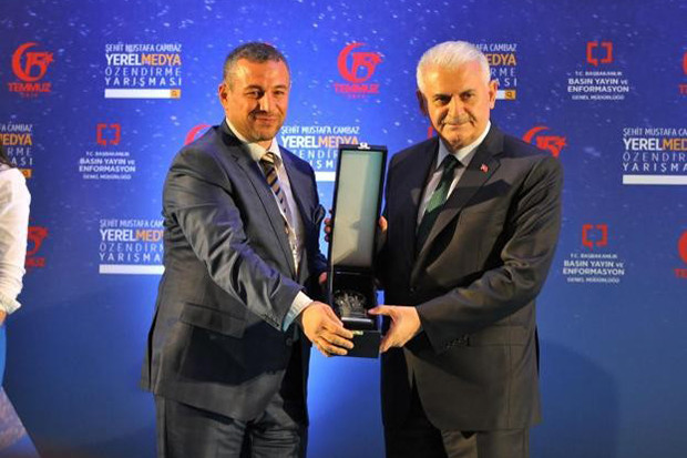 Mehmet Demir’in ödülünü Başbakan Binali Yıldırım verdi
