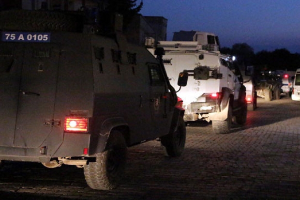 Zırhlı polis aracına bombalı saldırı: 4 yaralı