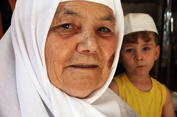 Ayşe Nineve 4 yaşındaki torunu hac yolunda