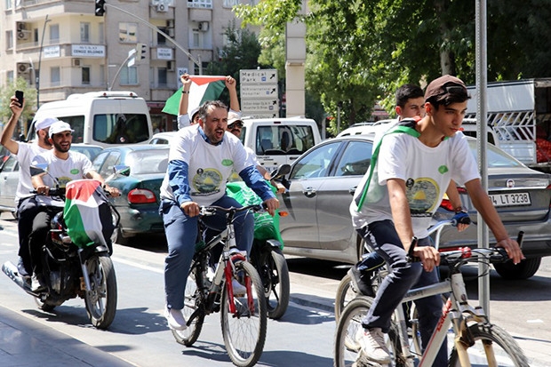 Pedal çevirerek İsrail'e tepki gösterdiler