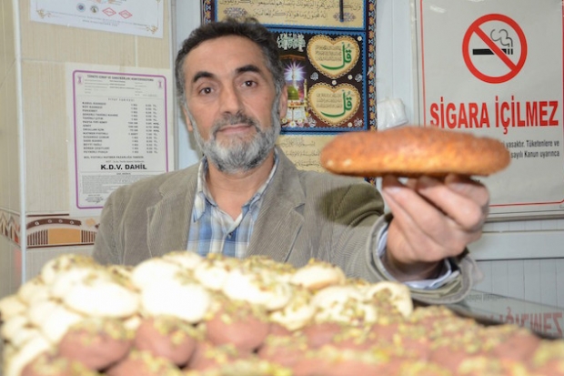5 dil bilen tercüman Gaziantep'te garsonluk yapıyor