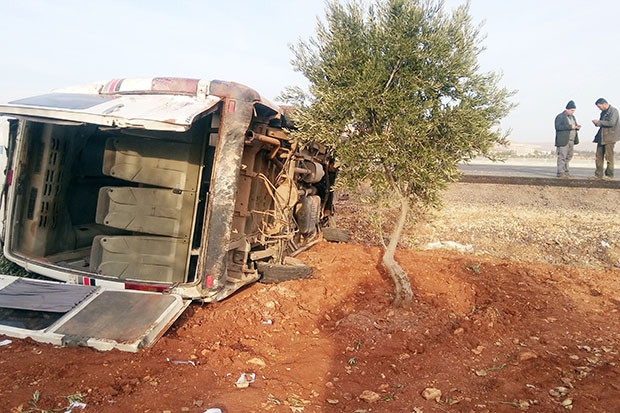 İşçileri taşıyan minibüs takla attı: 15 yaralı