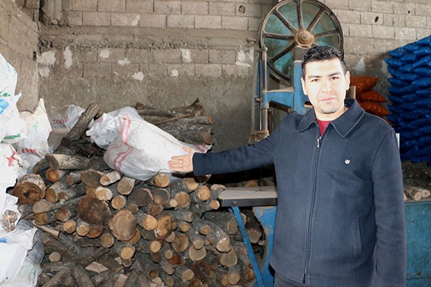 Odun satıcılarını gelmeyen kış vurdu