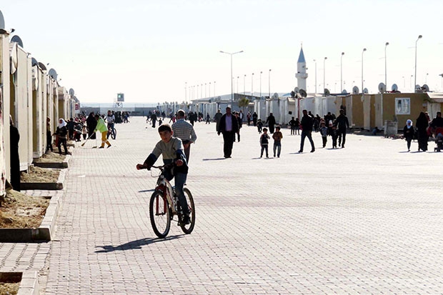 Suriyeliler'in yükünü sınır illeri çekiyor