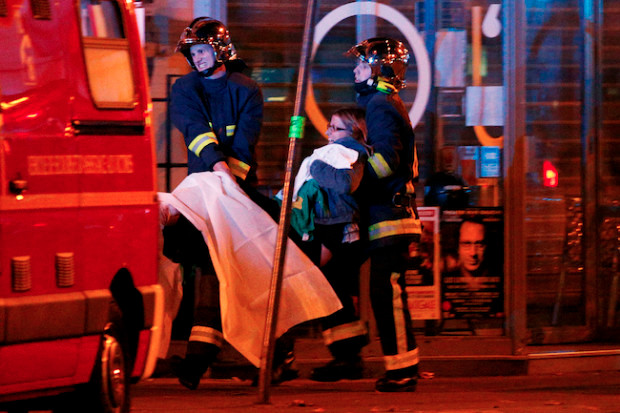 Paris Başsavcısı: "Saldırılarda 129 kişi hayatını kaybetti"