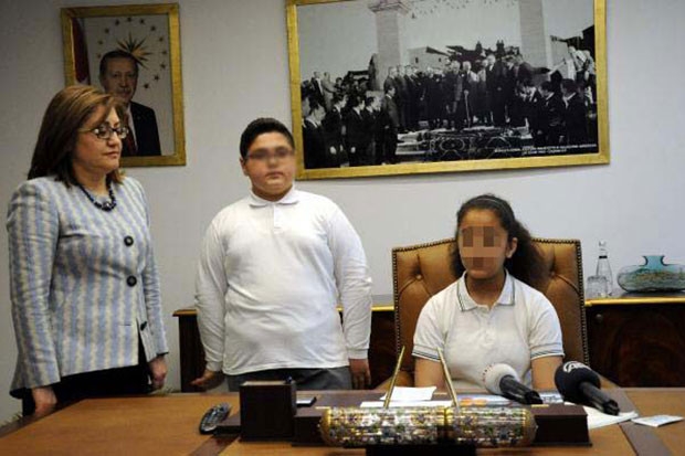 23 Nisan'da Başkanlık koltuğuna oturan kız öğrenci intihar etti