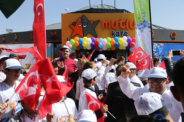 Mutlu Kafe’de mutlu bir gün