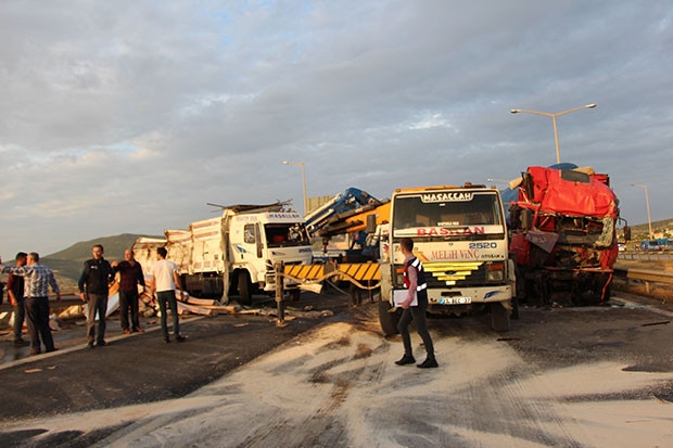 Zincirleme kaza: 2 ölü, 15 yaralı