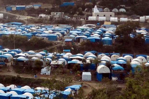 Türkmenler için sınırda sahra hastanesi kuruldu