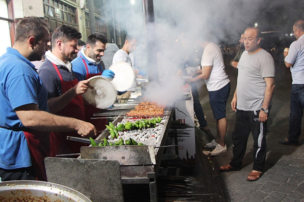 İftardan sahura 5 ton ciğer tüketiliyor